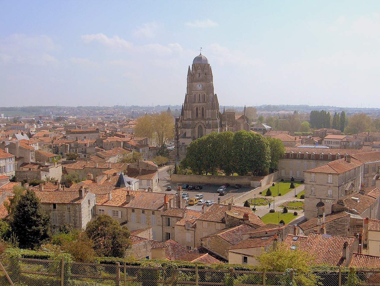 Saintes (17100), Charente-Maritime — la boucherie Le Bœuf Tricolore de Saintes
